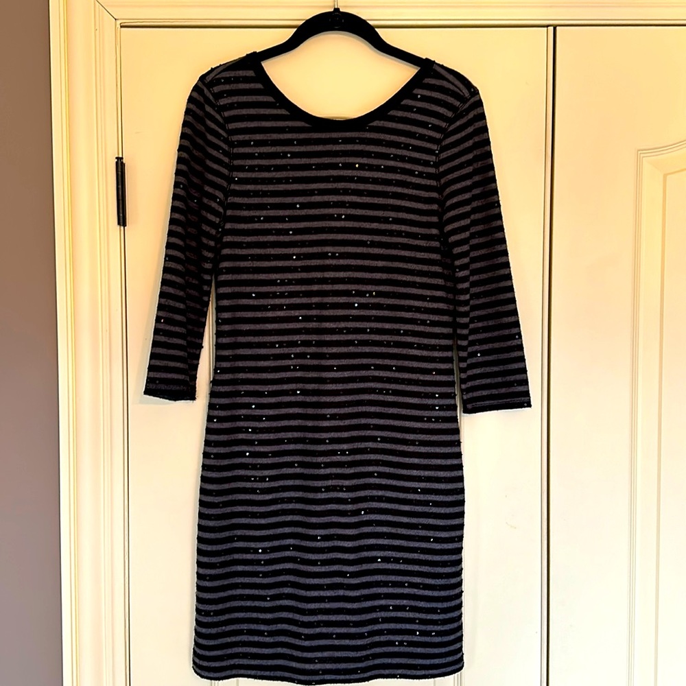 Express 3/4 sleeve scoop back, above the knee